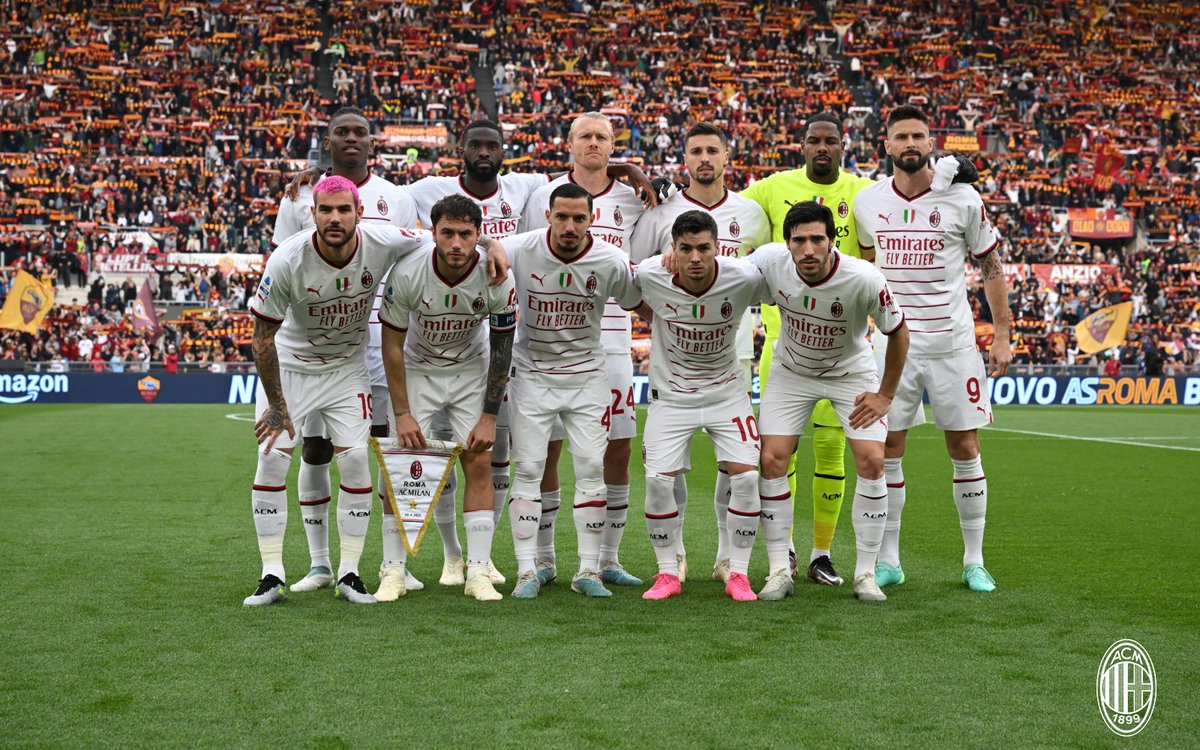 One team, one love ❤️🖤

#RomaMilan #SempreMilan