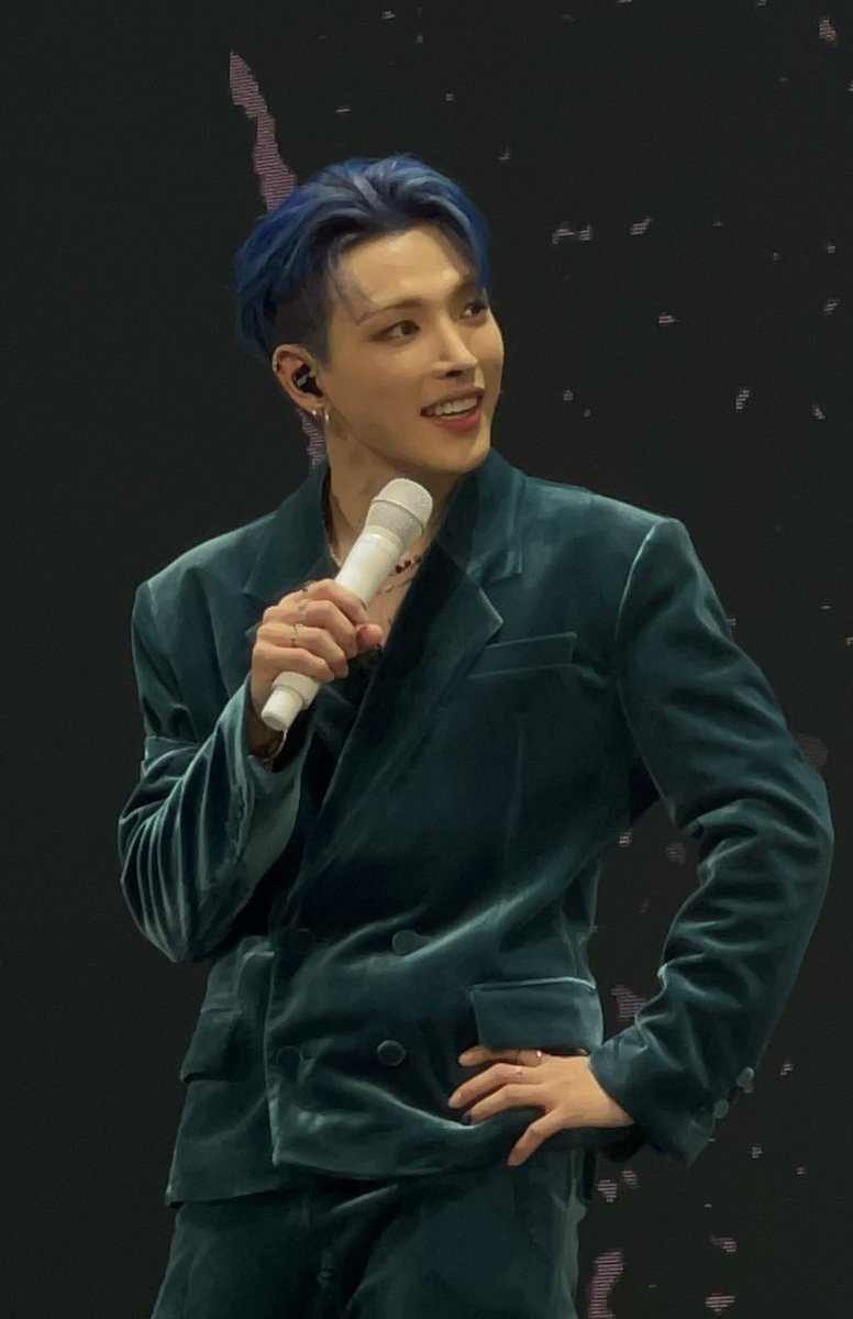 HONGFOLDER's tweet photo. Hongjoong looks unreal In this velvet suit https://t.co/baeYD8Jjcp
