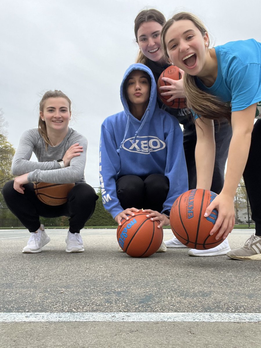 When your team texts you because they’re together working out at the courts on a Saturday morning.🥹