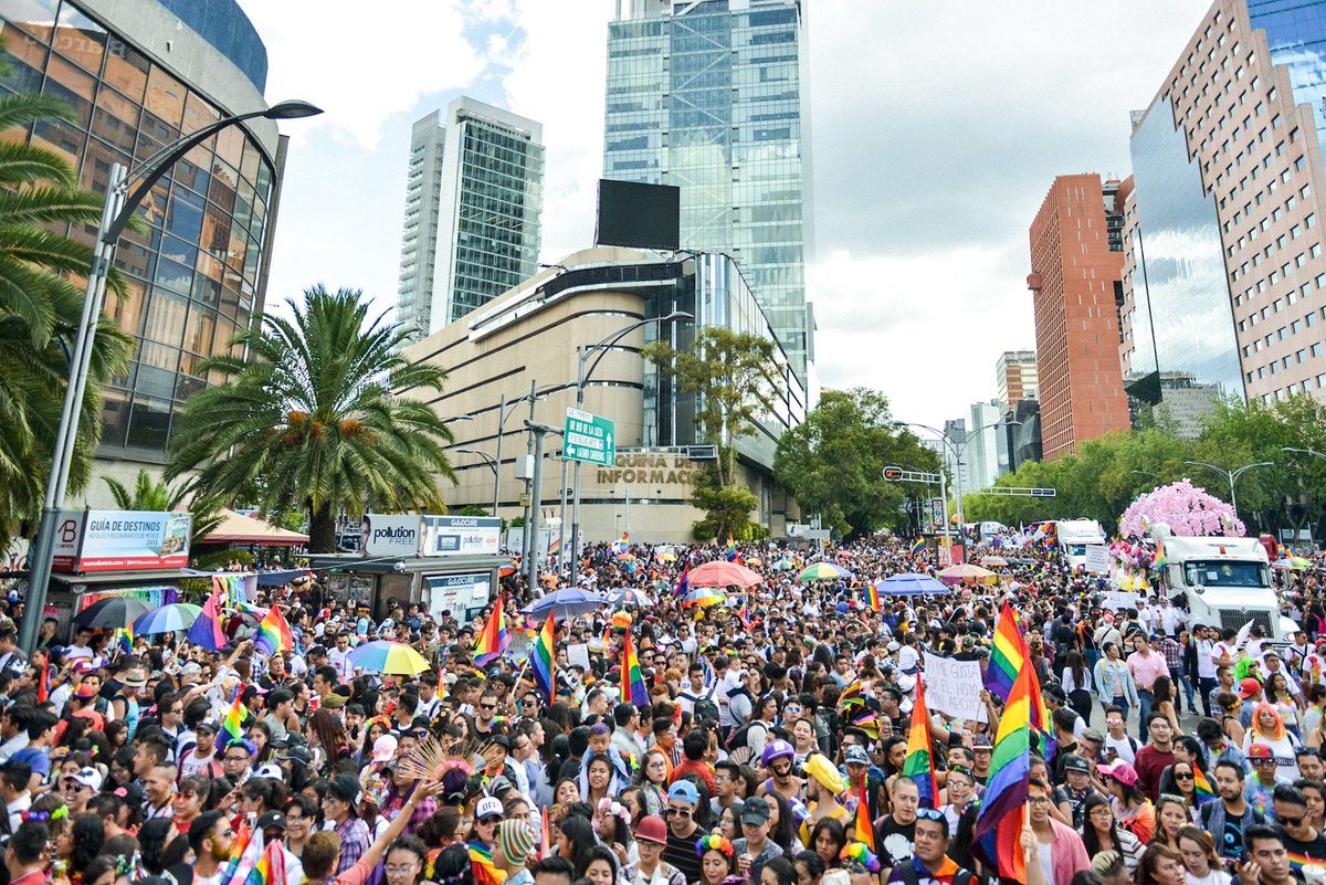 pasotti's tweet photo. Todos coinciden en el potencial que hay para profesionalizar el evento, de la mano con la comunidad, y regalarle a los habitantes de la capital, el mejor espectáculo, triplicando derrama economica, convirtiendo la #MarchaDelOrgulloCDMX en la fiesta del orgullo latinoamericano. https://t.co/hu2KKzVyez