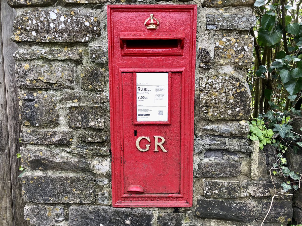 LynnsWaffles's tweet photo. A lovely King George V #Postbox for #PostboxSaturday ๐ฎ
This is right opposite St Andrewโs Church in the village of High Ham in Somerset ๐ฎby the small green triangle ๐
#Somerset #HighHam
#StAndrews #KingGeorgeV https://t.co/3iHoMpcZQ2