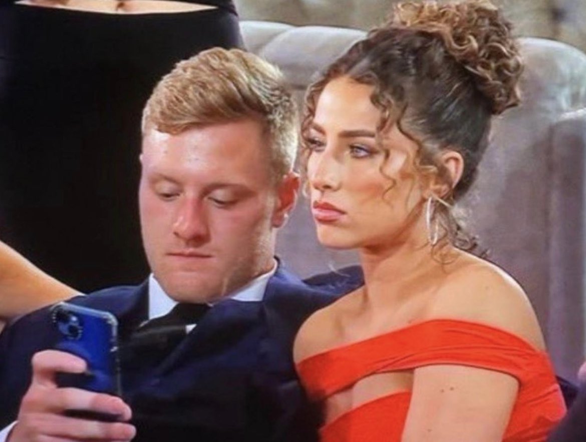 SteveWagsInvest's tweet photo. When your wife wants to see the investment account &amp; you’re down -236% https://t.co/Qjhac7czZX