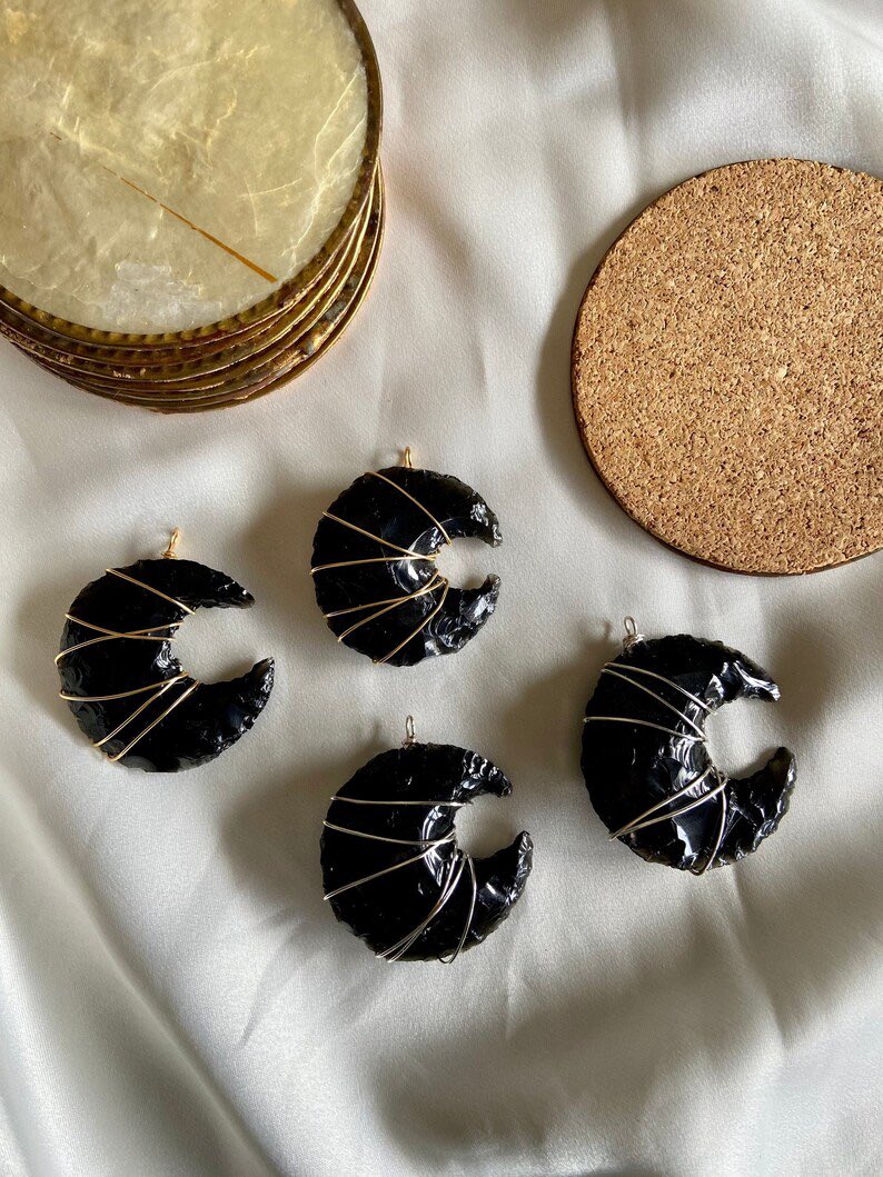 HELLOOOOOOOOO
three obsidian moons are still looking for their forever home hehe🌙

treat yourself today!🪐