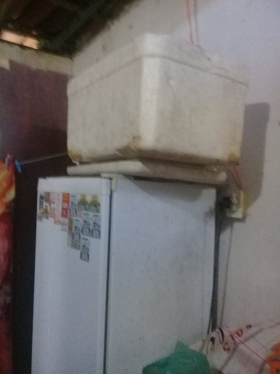 d4hyax's tweet photo. Louças sujas pq estávamos sem água. https://t.co/05tVN0RLM1