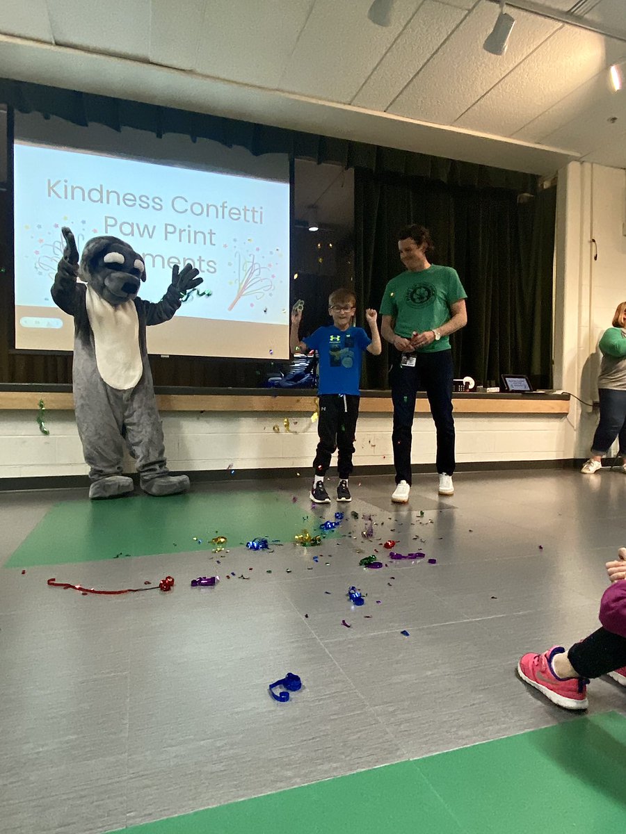 ceDCSD's tweet image. At yesterday’s Townhall, students learned about our final PACK trait, being kind. Several students were celebrated with kindness confetti moments 🎊💚 #partofthePACK #bettertogetherdcs