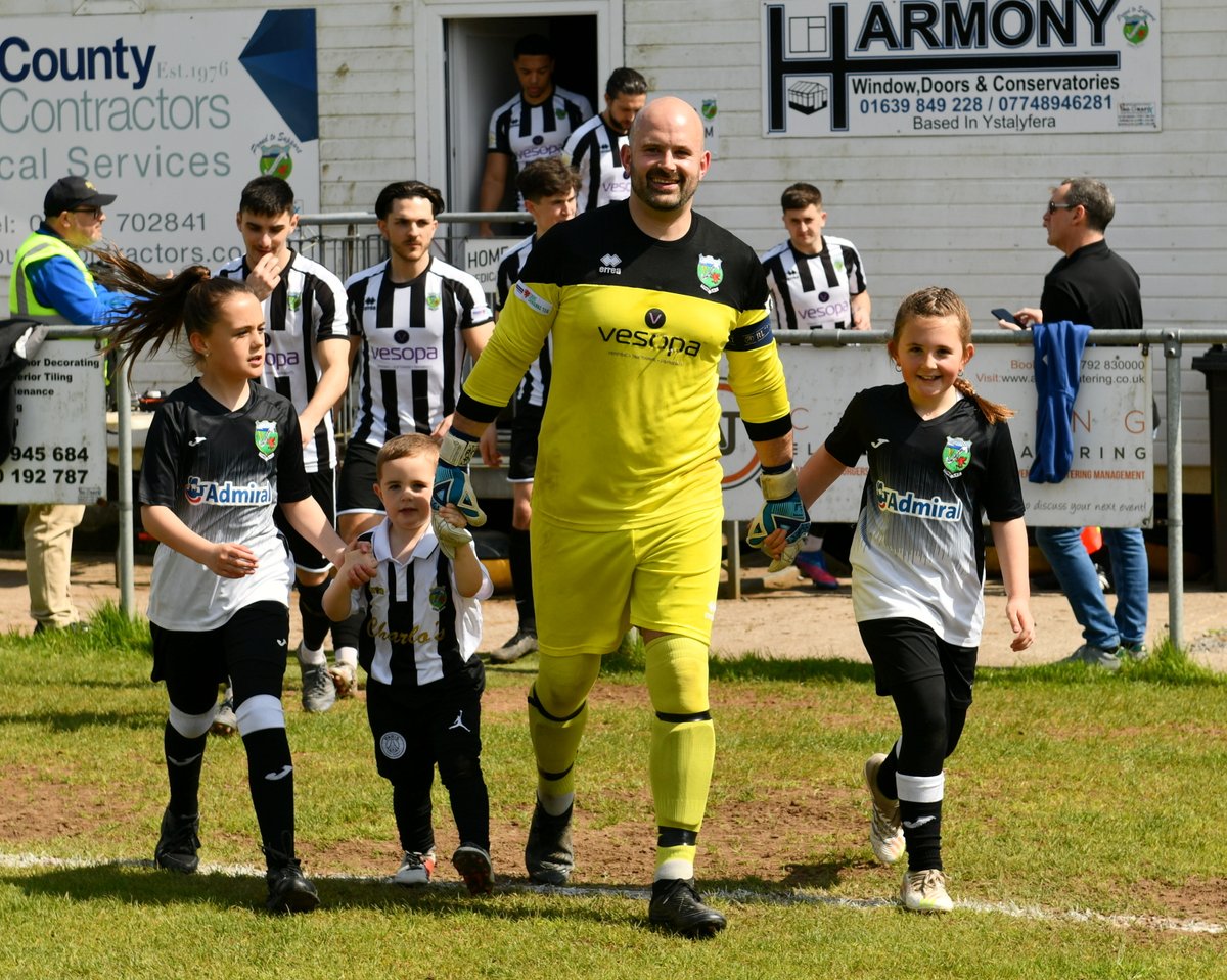 dorward_nick's tweet photo. Top goalkeeper, top man, top dad. Outstanding contribution to Pontardawe Fc. All the best Reevo. https://t.co/iIzhRszZZH