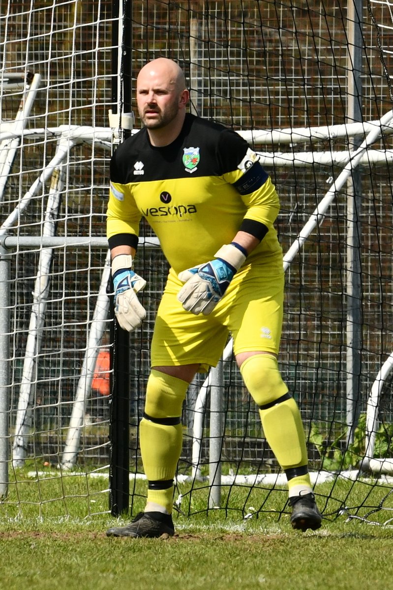 dorward_nick's tweet photo. Top goalkeeper, top man, top dad. Outstanding contribution to Pontardawe Fc. All the best Reevo. https://t.co/iIzhRszZZH
