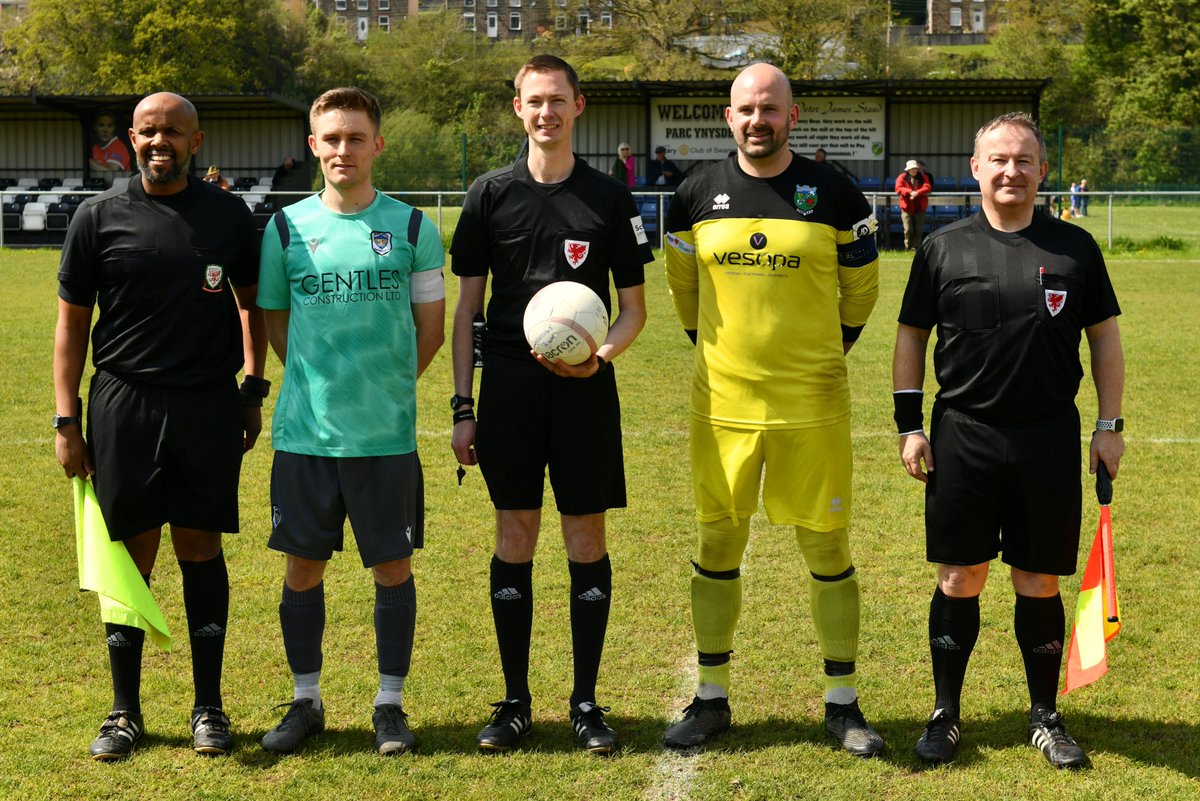 dorward_nick's tweet photo. Top goalkeeper, top man, top dad. Outstanding contribution to Pontardawe Fc. All the best Reevo. https://t.co/iIzhRszZZH