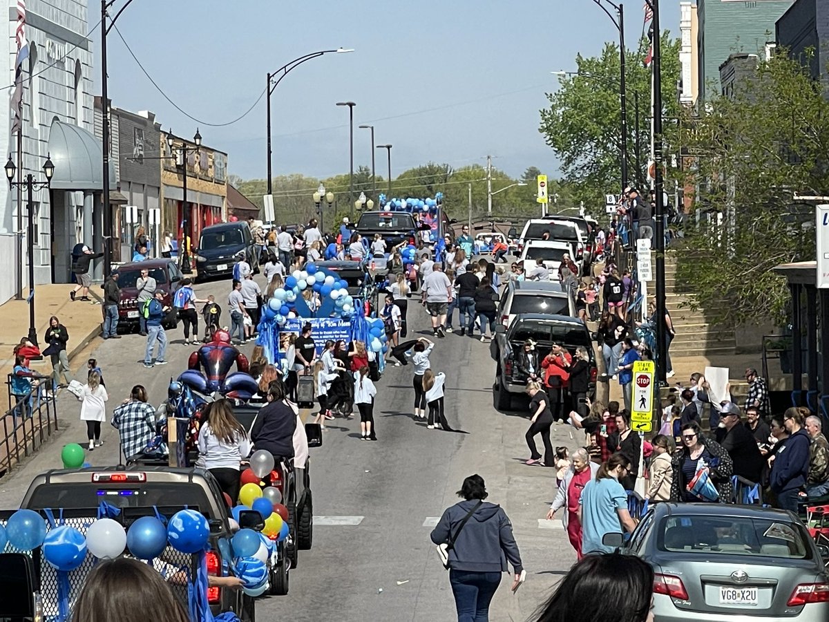 BelgradeStBank's tweet photo. What a great turnout for the 3rd Annual Child Abuse Awareness Parade! 💙
We loved seeing the community come together to honor something so important.

It was a beautiful day. 😊

Thank you to everyone who came!

#ChildAbuseAwarenessMonth #BelgradeStateBank #NoExcuseForChildAbuse https://t.co/BssTIgjE39