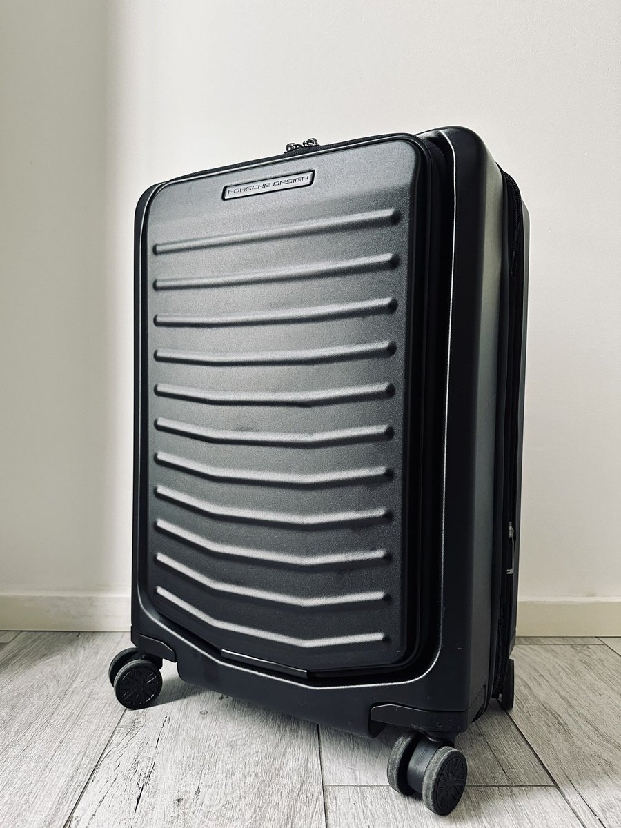911blackyellow's tweet photo. Guess who is ready to travel?

Roadster Hardcase 4W Business Trolley S in black matt

#porsche #porschedesign #pd #roadster https://t.co/R4KEHcPkNb