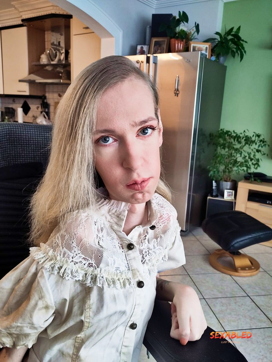 sexabled_lily's tweet photo. 1 Hallo ihr Cuties,

wie ihr vielleicht mitbekommen habt, gibt es seit gestern einen bestimmten Gesetzentwurf, auf den viele Menschen aus der #lgbtqia-Community sehnlichst gewartet haben. Ein ziemlich langer und ziemlich genervter 🧵. https://t.co/3hJ1fXmqiO