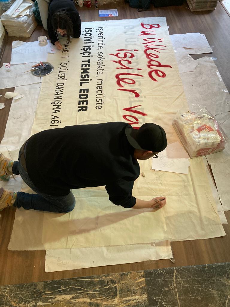 IsciEvi's tweet photo. Bu ülkede işçiler var!
SOKAKTA, İŞYERİNDE, MECLİSTE
İŞÇİYİ İŞÇİ TEMSİL EDER

#1mayıs #tkpgelirherşeydeğişir https://t.co/iPXO9bp060