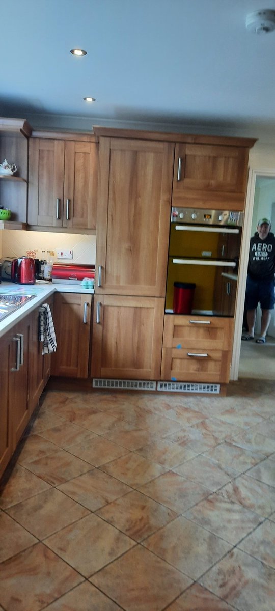 Job done, primed with <a href="/ZinsserUK/">Zinsser UK</a> bullseye 123 plus and topcoats of <a href="/isomat/">Michael Hart</a> isolac aqua tinted to Wimborne white by <a href="/topdecbrush/">Topdec Decorating Supplies</a> 
 Probably best I go to bed before 4am when I have a kitchen to refit