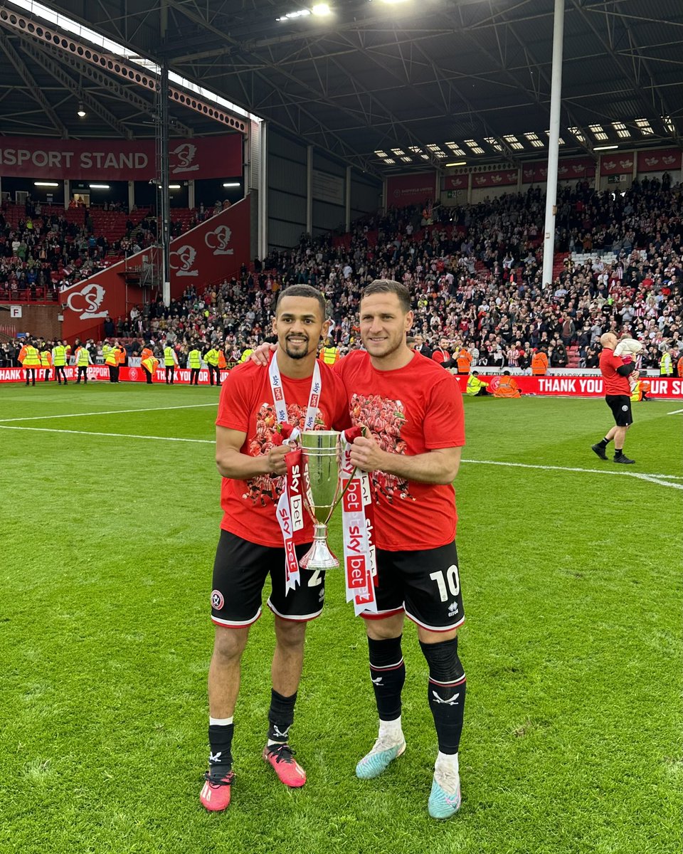 SheffieldUnited's tweet image. Two of the very best. 🐐🐐