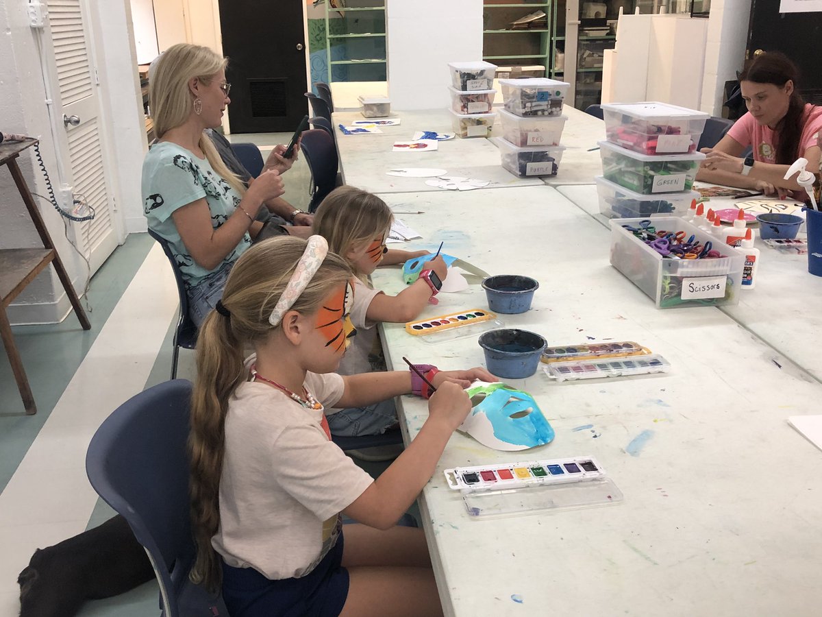 Here at Art Center Manatee families are learning about many different animals from horses and camels to parrots and alligators 🦜🐊🐪 with painting and pet portraits to boot! #SuncoastRemakeDays <a href="/SuncoastCGLR/">Suncoast GL Reading</a>