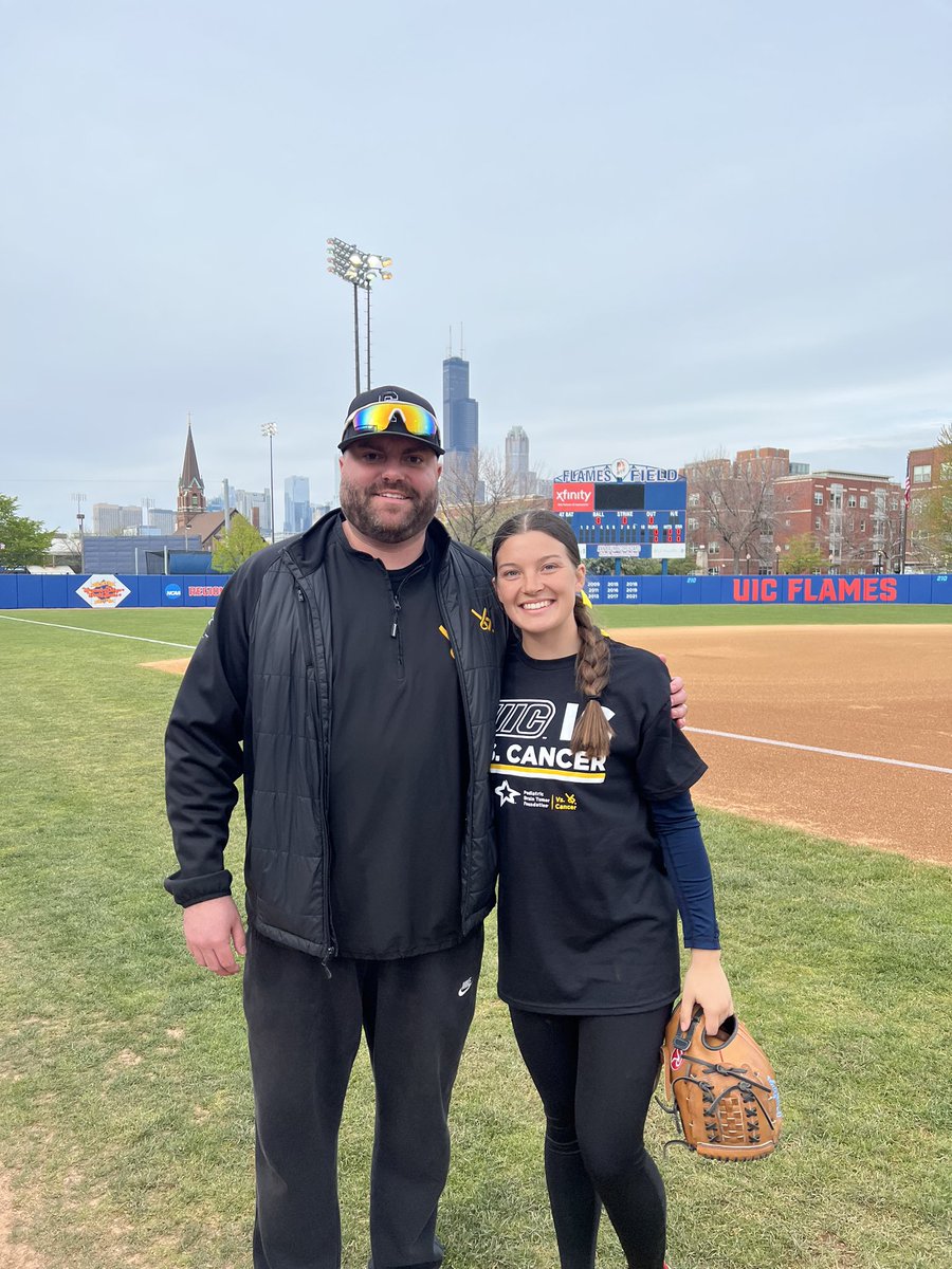 UIC_Softball's tweet photo. We did it!! Our program raised over $10,000 for the Pediatric Brain Tumor Foundation! A huge shout-out to 2023 Chancellor’s Student Service and Leadership Award recipient @alyssamciintosh for leading the way! 🎗️🔥🥎 https://t.co/v4U7iFuzho