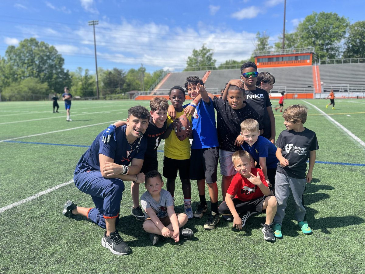 anne-parker coleman (@anneparkercole1) on Twitter photo Learning from the best!
<a href="/TonyMuskett/">Tony Muskett</a> and UVA football coaching the JDYFL camp this morning with <a href="/CavFuturesFDN/">CavFutures Foundation</a> Learning from the best!
<a href="/TonyMuskett/">Tony Muskett</a> and UVA football coaching the JDYFL camp this morning with <a href="/CavFuturesFDN/">CavFutures Foundation</a>