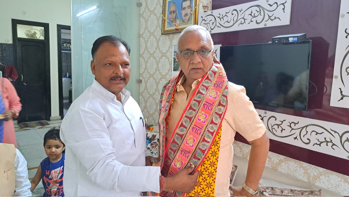 tarunsethbjp's tweet photo. आज नगर निगम मथुरा-वृन्दावन के भाजपा मेयर प्रत्यासी माननीय Vinod Agrawal जी के साथ मथुरा में जनसंपर्क किया। सकड़ो की संख्या में लोग उपस्थित रहे।
#मथुरा_वृन्दावन_नगरनिगम 
 #जय_भाजपा_तय_भाजपा 
@Bhupendraupbjp 
@idharampalsingh 
@DurvijayShakya
@RajnikantMahes6 https://t.co/oxYfX2LyjY
