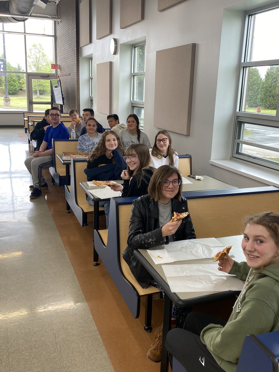 C_Tillman2's tweet photo. Discipline = Freedom. AP Bio students showed up (ON A SATURDAY) for a final AP Prep Session for the big exam! Shout out to these student LEADERs. Yes! #flyndefy #GeneralsEatOatmealandPizza https://t.co/pVx1HXp1K6