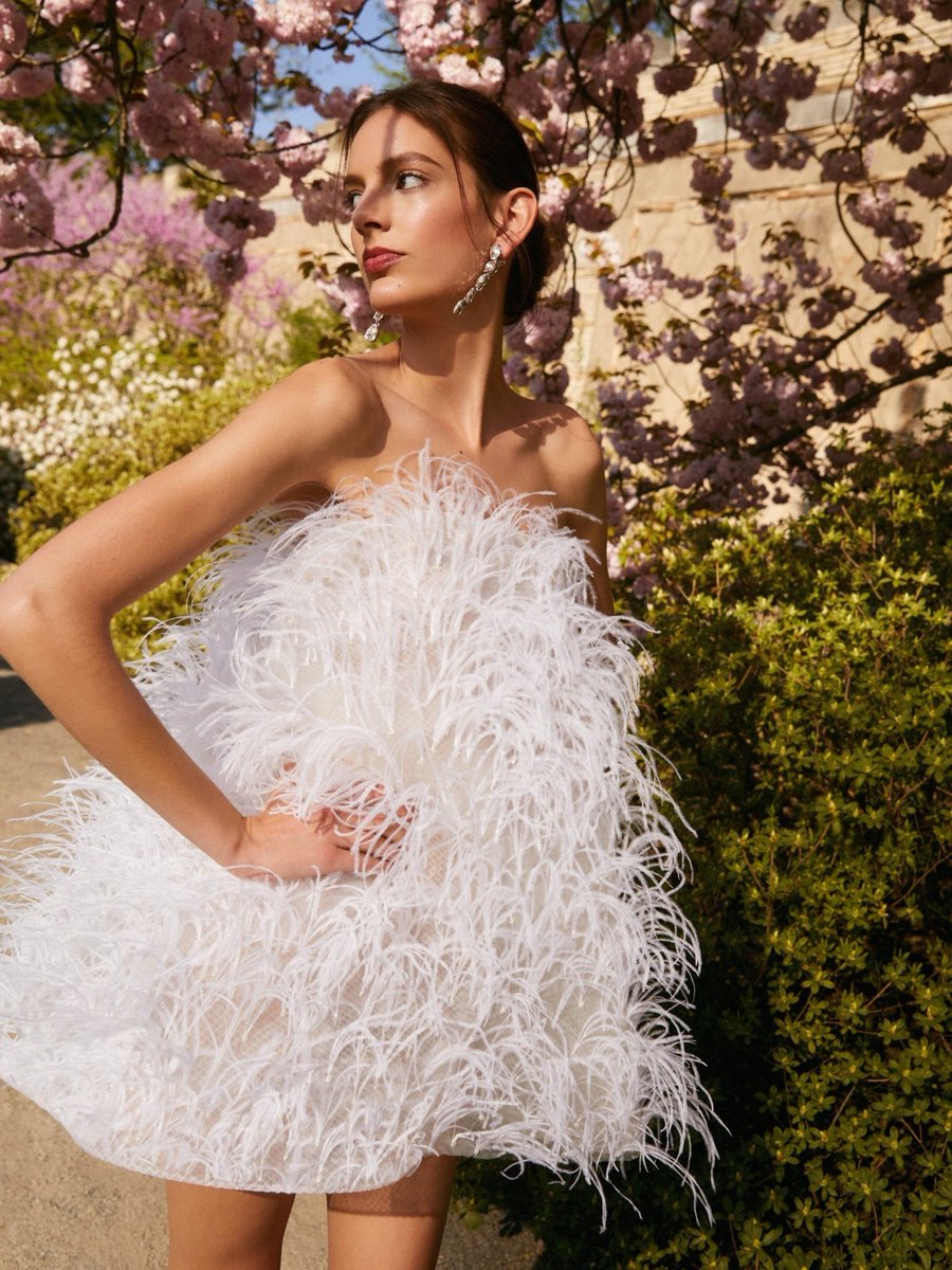 kendam_com's tweet photo. Oscar De La Renta Bridal Spring 2024 collection lookbook https://t.co/3TisUgHwkP
#ODLR #Bridal #Spring2024 #Lookbooks #Fashion #Wedding #Kendam https://t.co/8EByX4YTpJ