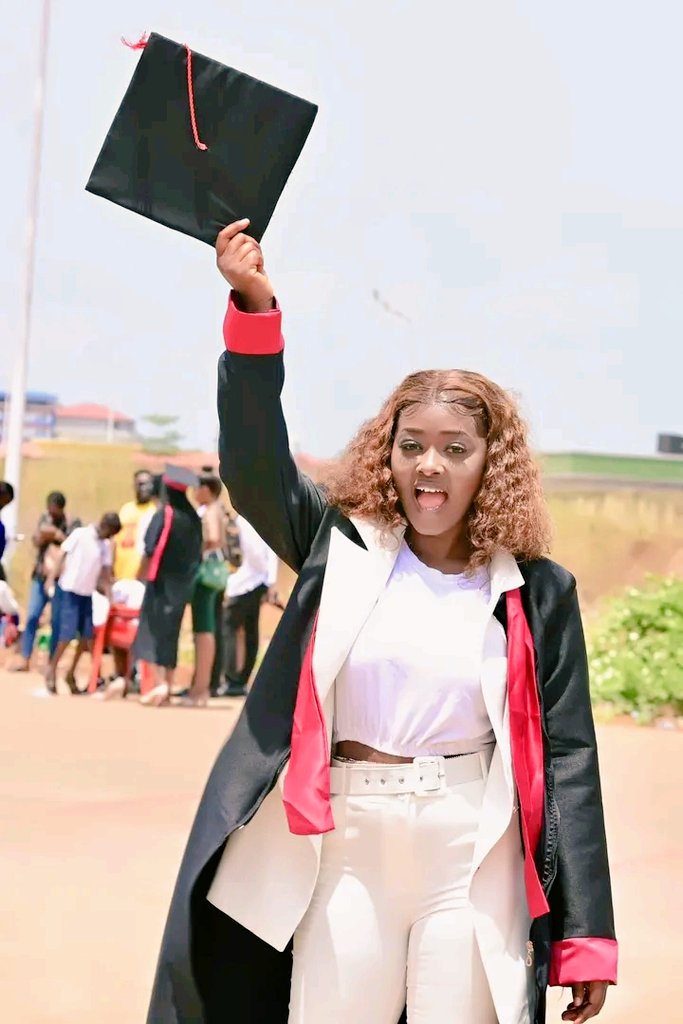Ko_AshAsh's tweet photo. A journey of a thousand miles begins with a single step
If you can imagine it
You can archive
If you can dream it
You can become 
Veni, vidi, vici. I am now a graduate congratulations to me 👩🏽‍🎓❤️ https://t.co/Tjm4tI3OtJ