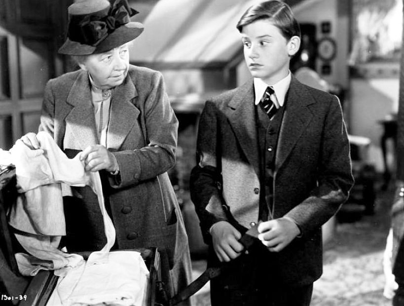 TinseltownTwins's tweet photo. May Whitty with Roddy McDowall in The White Cliffs of Dover (1944). #ClassicGirlOfTheWeek #MayWhitty https://t.co/QBFWTL23oz