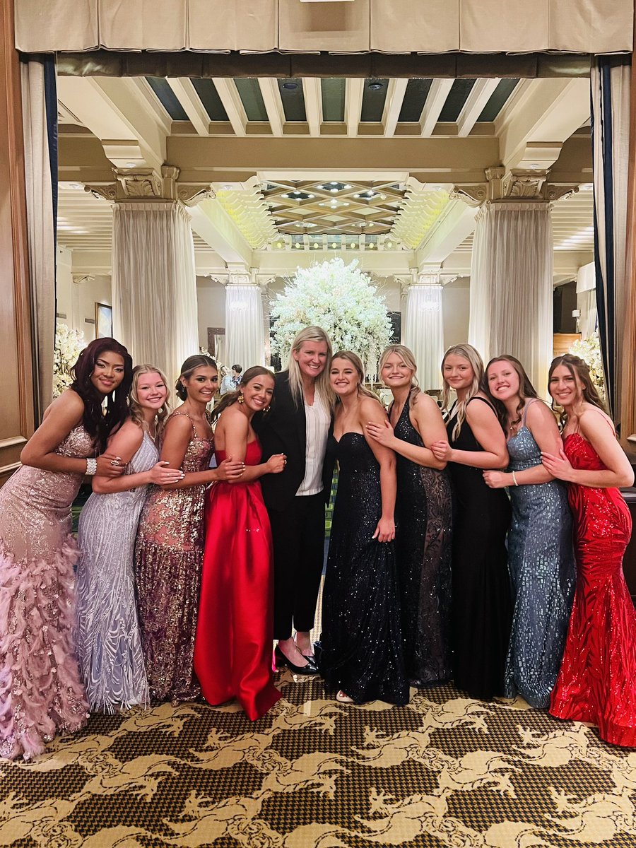 McAuley_VB's tweet photo. What an incredible night at prom for our #StateChamps! We love this group! #TEAM https://t.co/f2Qmvc5k3s