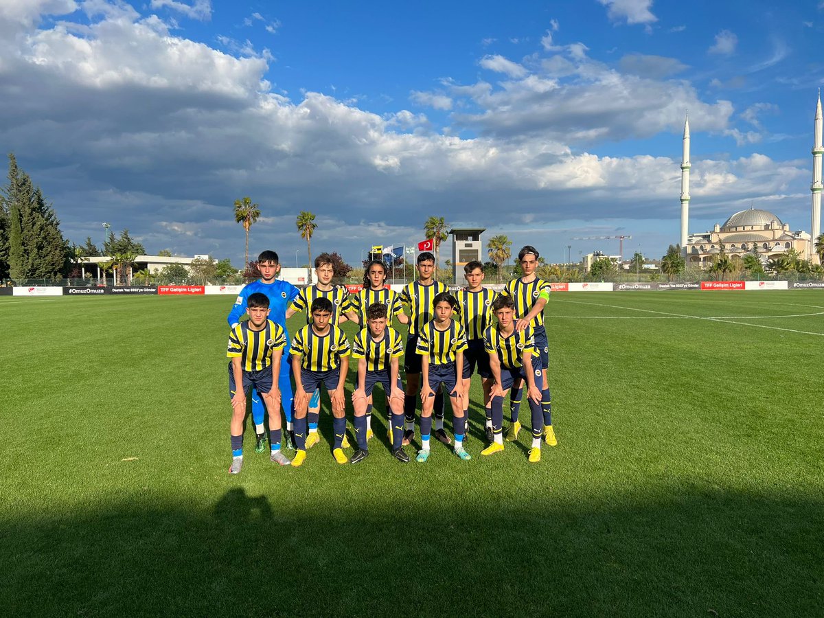 fbakademi's tweet photo. ŞAMPİYON FENERBAHÇE U14!!! 💛💙

U14 Gelişim Ligi Play-Off Final maç sonucu | 
Fenerbahçe 2 - 0 Bursaspor

Gollerimiz: Emin Eren Sayar (37’, 63’)

Çalışmaya ve gelişmeye devam! 💛💙💪🏻

#FenerinMaçıVar https://t.co/AKrAIPXnYM