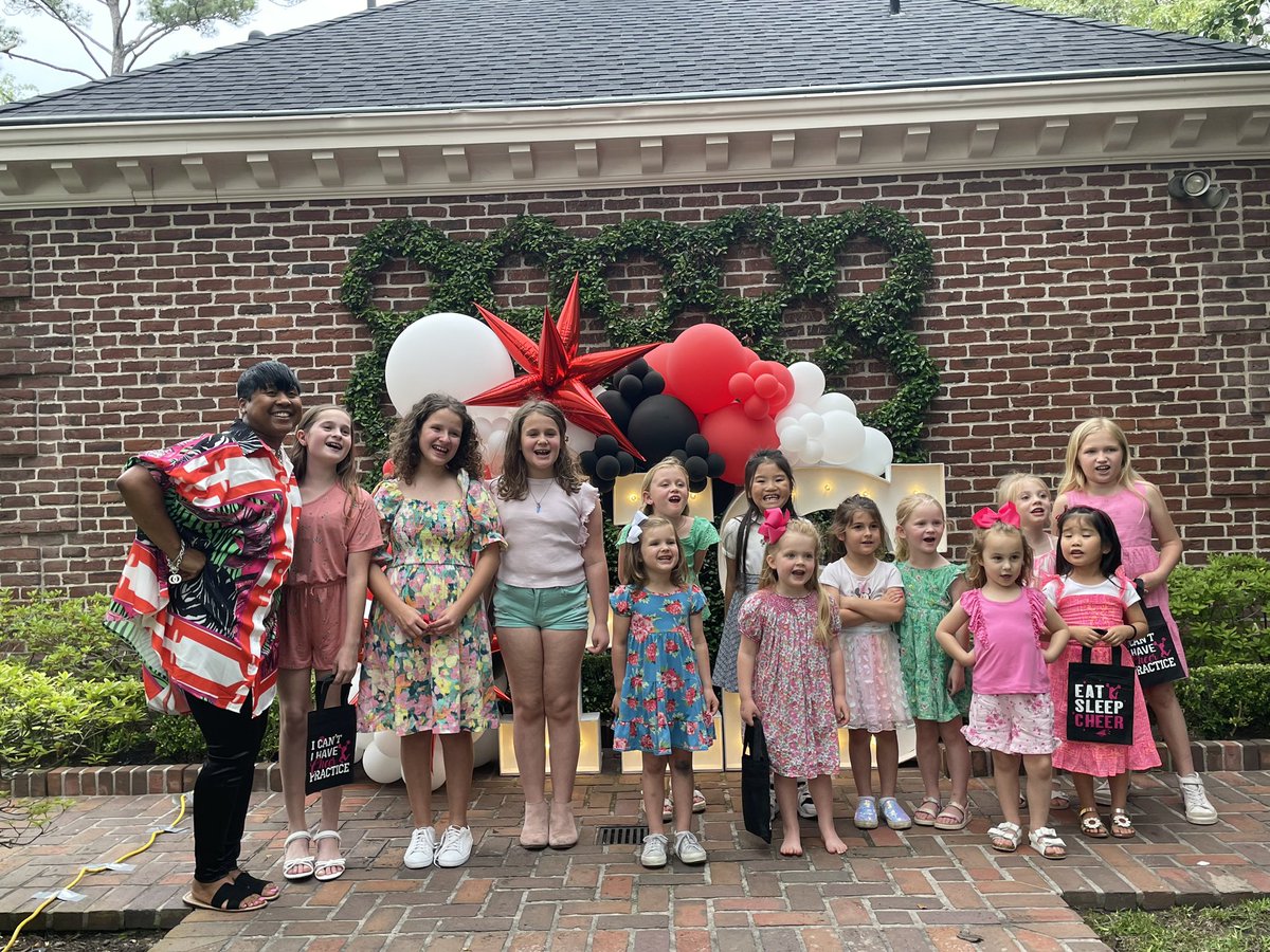 MiniSaintsCoach's tweet photo. Celebrating the Mini Saints at the 2023 HSES Sports Banquet. Such an awesome year !!!♥️📣🐾 #welovehses #minisaintscheer #hsesathletics https://t.co/hXqV51YyCg