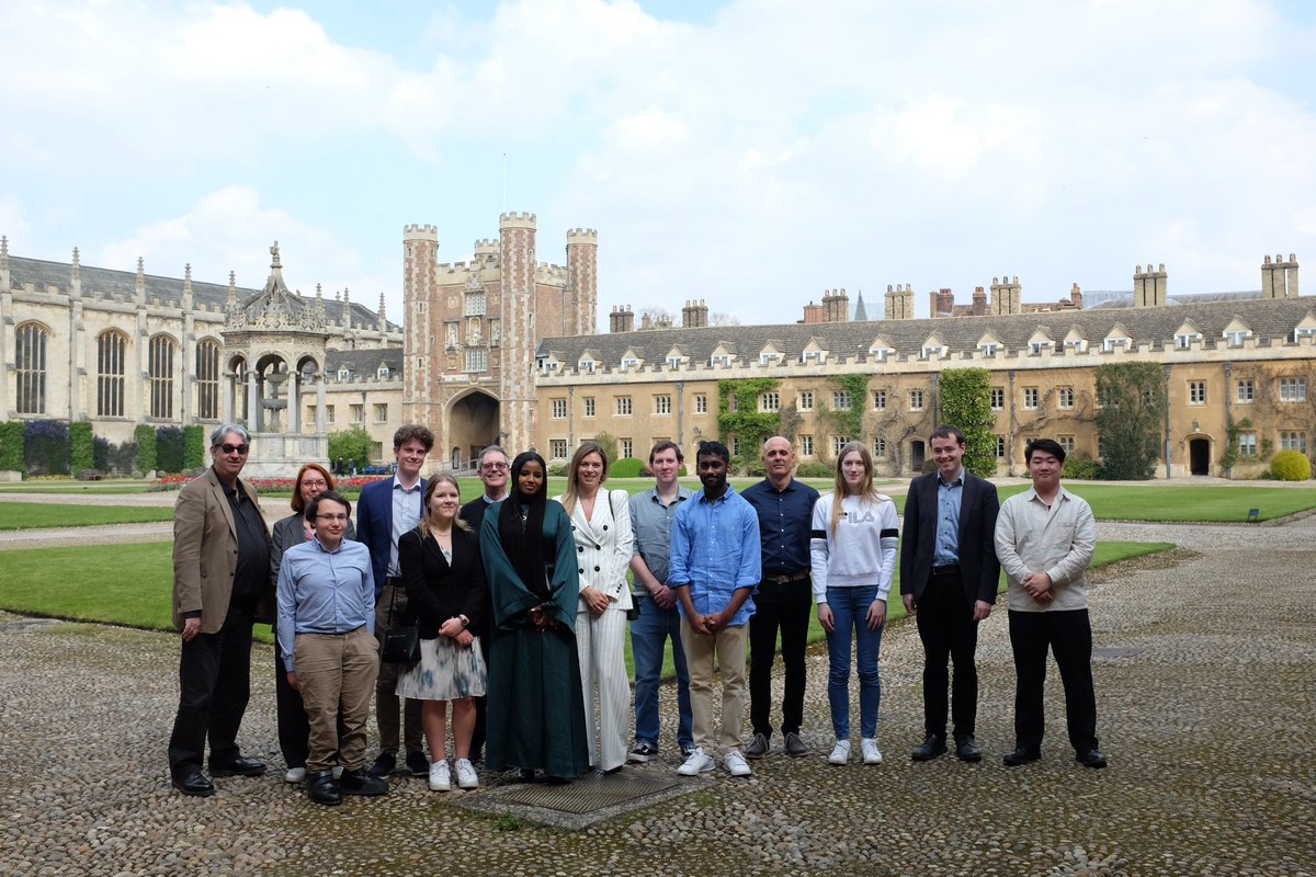 graemeaustin's tweet photo. Proud to be at the inspirational teachers’ lunch at @TrinityCollege last week. Thank you for inviting me. #edutwitter #mathsteacher https://t.co/xqzBEqHlTH