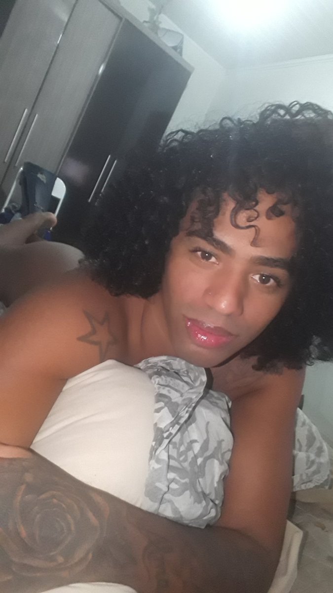 AleeBeijoo's tweet photo. Vc diz que me ama 
Quem ama não Faz  assim 
Fala mal de mim pros outros 
Fala mal dos outros Pra mim 
Quem ama não Faz assim...💥💣👠🍀 https://t.co/z5UjhABjl9