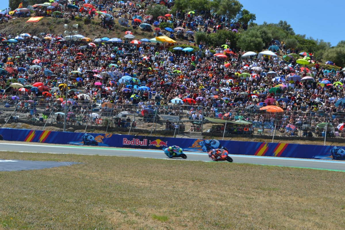 🏍️🏁Hoy hemos disfrutado de una jornada espectacular durante el Gran Premio de Moto GP GURU BY GRIFYN de España 2023 en el circuito de #Jerez.

🏆 Enhorabuena a Brad Binder por su primer premio en la Sprint Race de hoy.

#motogp #SpanishGP #AndalucíaElLugarDelDeporte