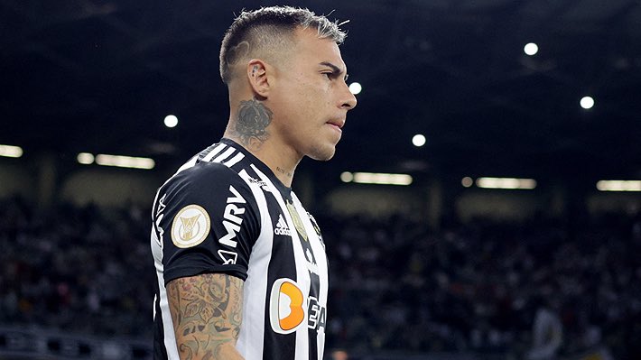 futebol_pontual's tweet photo. ⚠️🐳 Informação exclusiva: Santos faz consulta ao Atlético pelo atacante chileno Eduardo Vargas e prepara proposta pelo jogador do Galo. 

📸 @reuters https://t.co/FpwMv8XQwQ