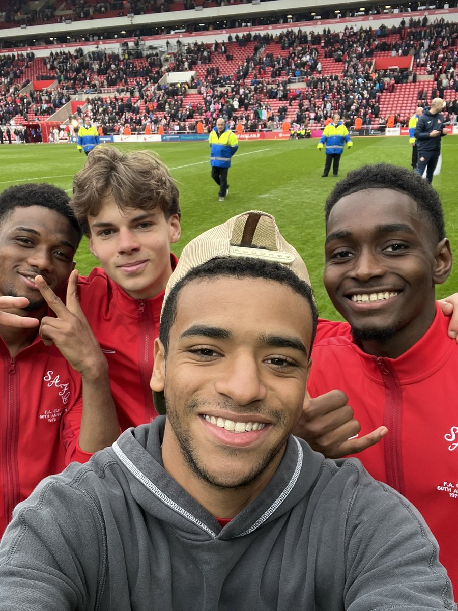 SunderlandAFC's tweet photo. How it started… 🤳 https://t.co/nTknz4FVxv