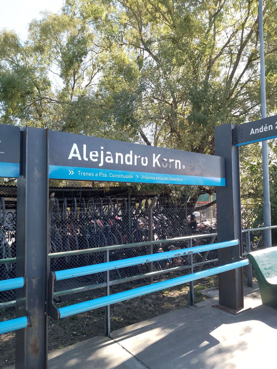 PablaLunar's tweet photo. Destruyeron un país RICO.
Nos robaron la ESPERANZA.
Hoy toca irse a comenzar una nueva vida.
Adiós Argentina, hola Alejandro Korn https://t.co/Gkr8pA7M5R