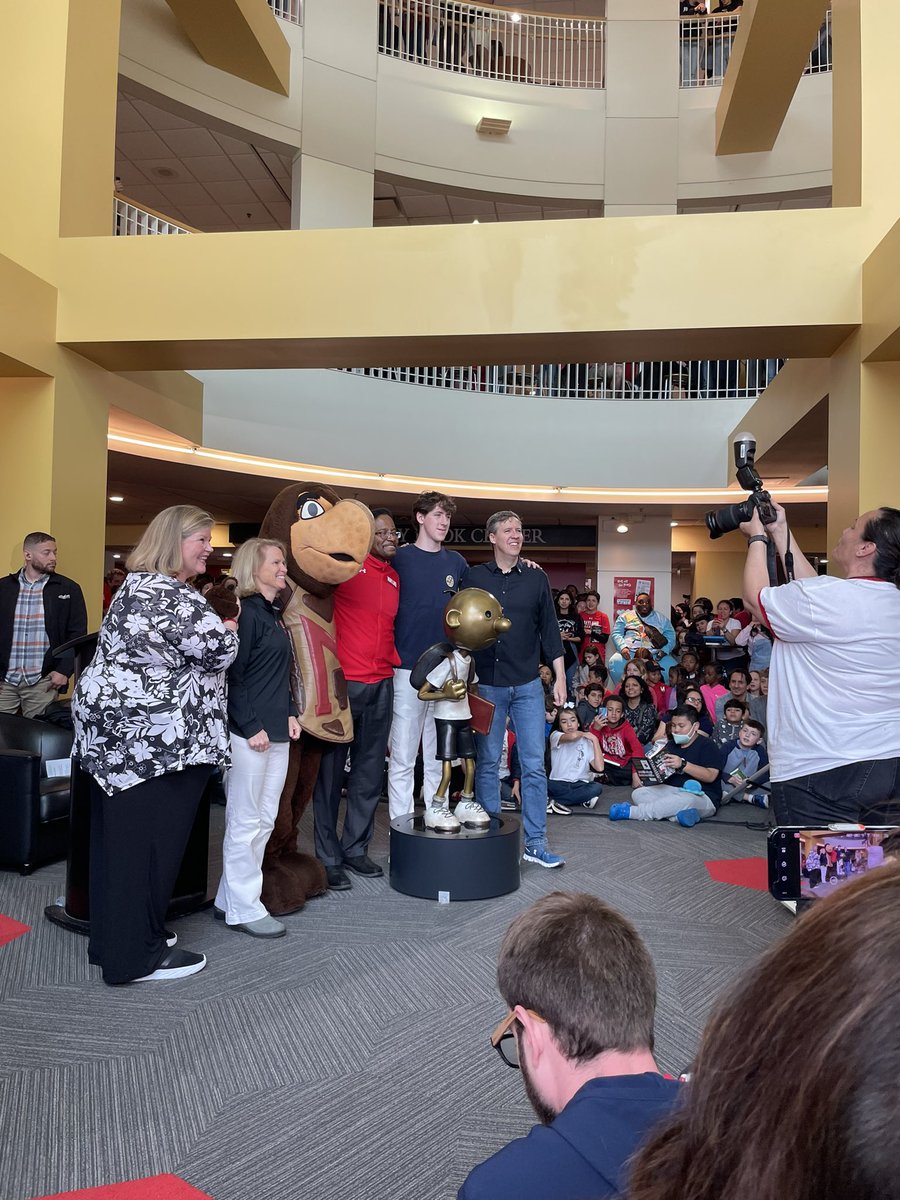 NatalieWeger's tweet photo. ZOO WEE MAMA! I had an amazing time meeting @wimpykid (a DBK alum!) after he unveiled a new Greg Heffley statue today! My childhood dreams are fulfilled #J262F https://t.co/7OTLTu7qBk