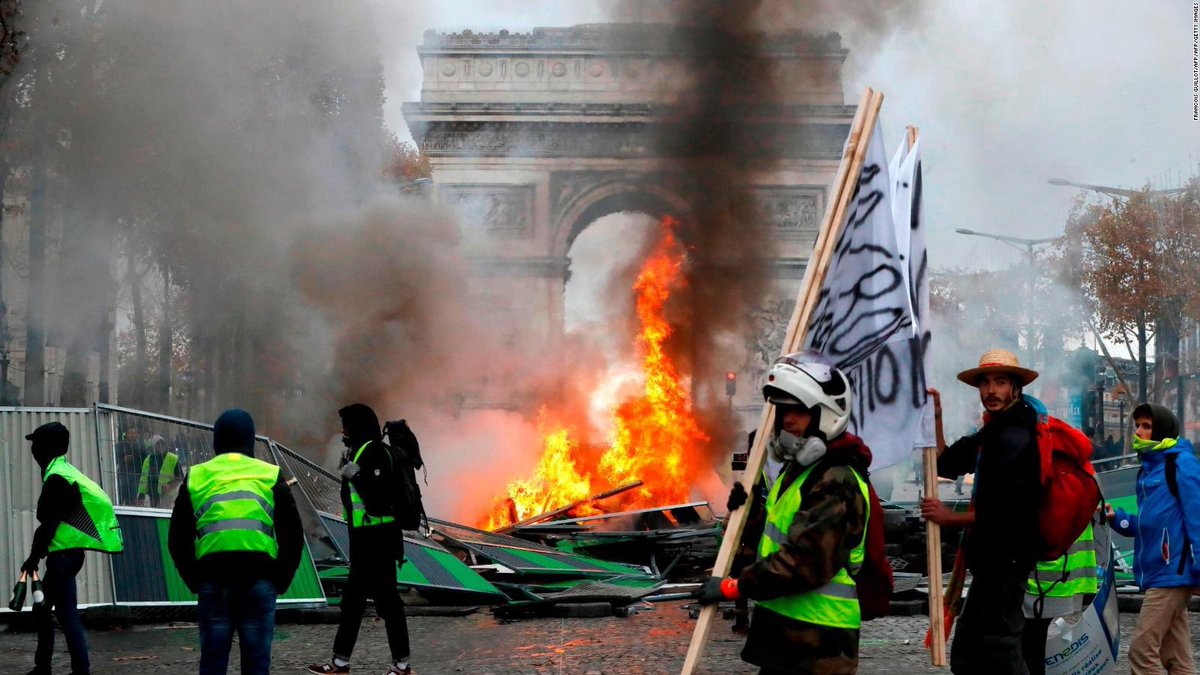 SortuBilbo's tweet photo. ✊🏾Maiatzaren Lehena.
Langileriaren nazioarteko eguna. 

Habanako Iraultzaren Plaza, Chicagoko martirien oroimena, Pariseko kaleak sutan eta Euskal Herria osoa kalean. Klase duintasunak geografia oso bat du bere barnean. https://t.co/wgTCh68k22