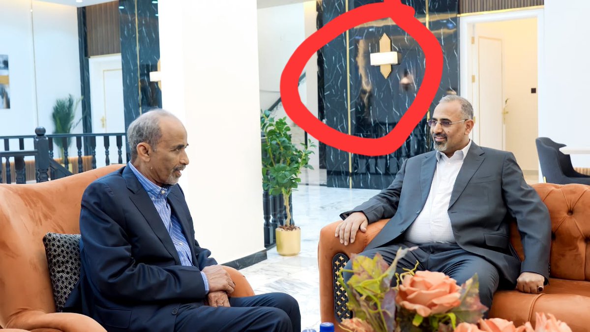 adelalmadwary's tweet photo. أشترط اللواء محمود الصبيحي رفع الصليب في لقاءه مع الرئيس الزبيدي.
غرد كانك بشير الحارثي أو سربوت إخونجي.
اللقاء كان ودي أخوي خارج إطار الرسمية أحضان وملامح تتحدث عن نفسها.
اللواء الصبيحي إبن علم ودولة الجنوب وإبن المؤسسة العسكرية الجنوبية ومن رضعوا منها 
فلا خوف عليه. https://t.co/2WSwtG5QMf