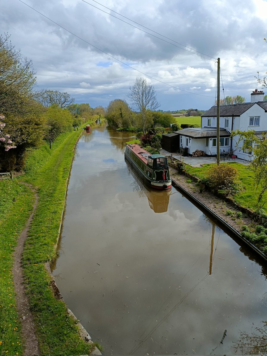 KarenDurber's tweet photo. Adderley locks, Norton in Hales circular 14.3km today. A little stop start with navigation 🧭 and helped a local farmer find his Labrador. A happy ending for everyone 🐶🐾🏃♀️ #running #runr #run #trailrun #canal #Shropshire #monkeysox #weekendrun @runr_uk @absolute360 @hoka https://t.co/ts9HyaUhjE