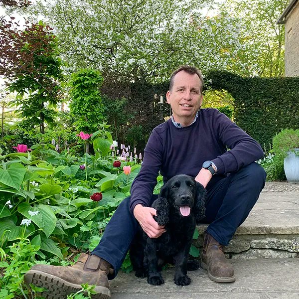 Judging this year's Pro Landscaper Project Awards in association with <a href="/ProvenderTweets/">Provender Nurseries</a>: Mark Draper. Mark is a garden designer working for <a href="/GraduateGardene/">Graduate Gardeners</a> Mark has personally won 3 RHS Gold Medals and Best In Shows along with 19 BALI awards. Enter here: buff.ly/41fAbzi