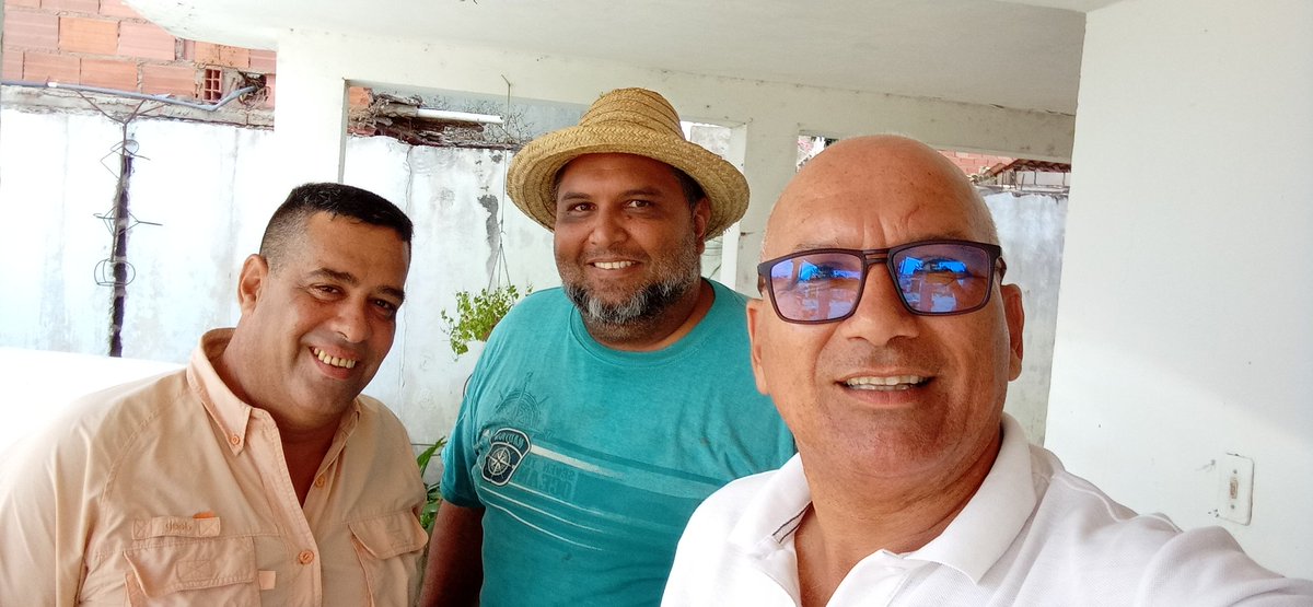 JoseGreGomezF1's tweet photo. Celebro la reincorporación del compañero arq. Silvio Villaroel a su hogar y a la estructura política del municipio García. Estamos comprometidos con su apoyo a Carlos Prosperi, nuestro candidato presidencial en el proceso primario
#seguimoSumando
@prospericarlos
@ADemocratica https://t.co/Bp2Y3W3Wge