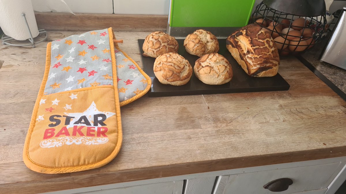 alienmitch's tweet image. @BritishBakeOff #paulhollywood #thankyou now I can make #tigerbread buns great, loaf a little over but still light and mmmm tasty
