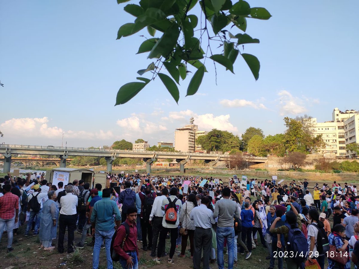 ShamelessNWeird's tweet photo. Thank You #Pune!!!
More than 5000 people ❤️
Mula Mutha Bachao!❤️
#ChipkoAndolan #ChipkoPune #PuneRiverRevival #Punekar
#rfdhataopunebachao https://t.co/3x7YPYXYV9