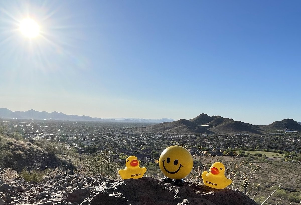 Out for an early morning pre-session constitutional on LookOut Rock with #TeamFitabase #SBM2023 #ValleyoftheSun