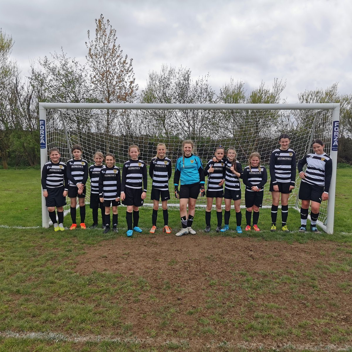 EastCornwallU11's tweet photo. Today, East Cornwall SFA and Swansea SFA Girls U11s took part in a series of friendly matches at Charlestown YFC. All of the girls showed such incredible skill and ability throughout, Well done to everyone involved and thank you @SwanseaSFA for coming down for the fixture! ⚽⚫🟡 https://t.co/U4qKvKL8QF