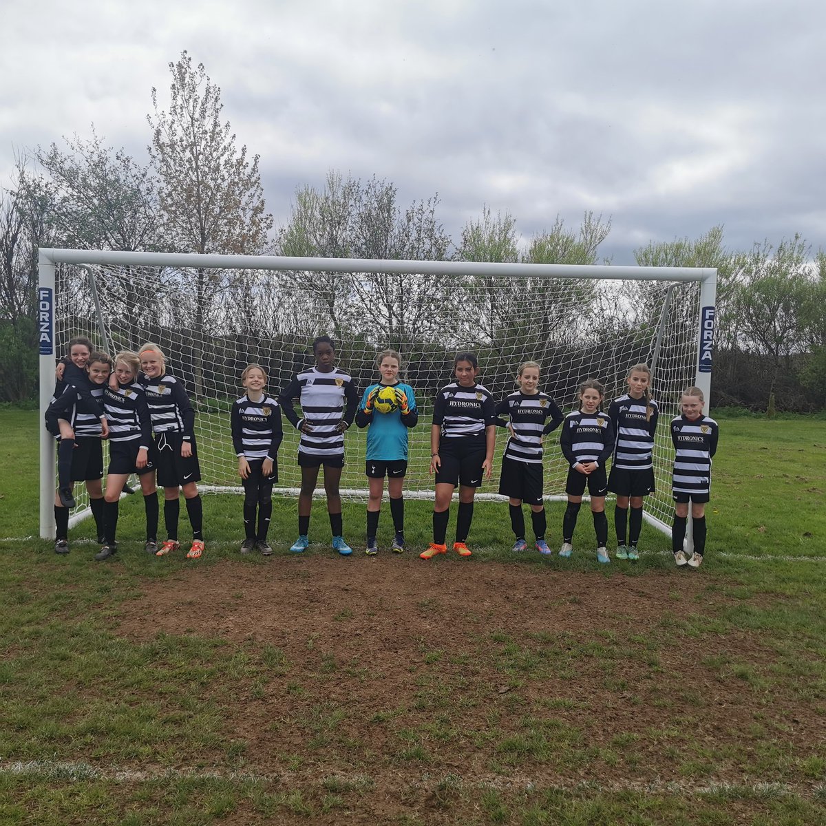 EastCornwallU11's tweet photo. Today, East Cornwall SFA and Swansea SFA Girls U11s took part in a series of friendly matches at Charlestown YFC. All of the girls showed such incredible skill and ability throughout, Well done to everyone involved and thank you @SwanseaSFA for coming down for the fixture! ⚽⚫🟡 https://t.co/U4qKvKL8QF