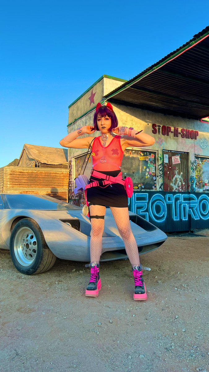 omgchomp's tweet image. get in loser we’re going to hack the future #neotropolis