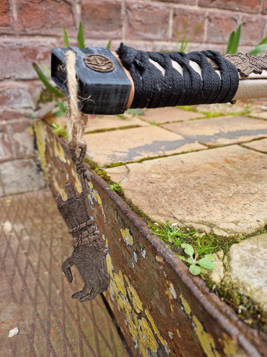CardboardTatara's tweet photo. C'est le quatrième de la série "crocs et écorces" https://t.co/iz14VoULuK