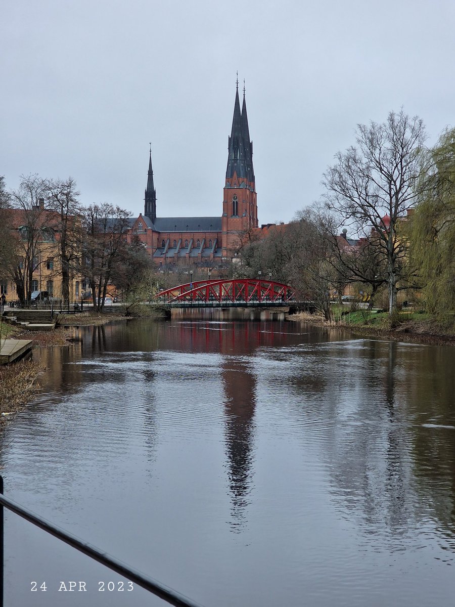 IDadzkov's tweet photo. The Cathedral, Uppsala. Reflection on the river Fyrus.
#nature #Cathedral #Fyris #Uppsala 
#reflection #UppsalaPhoto https://t.co/YktLXzyDUT