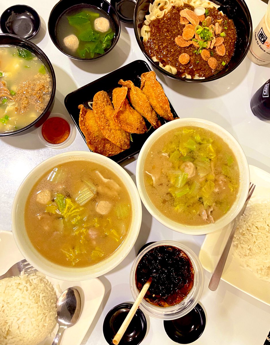 squishyamber's tweet photo. Day 1: KL day out with my girls <3 f2f noodles so yummy – bookXcess, gardens mall instagrammable hihiks – somewhere near jln alor – t20 toilet hahaha #midsembreak cont– https://t.co/KdRpcSccFY